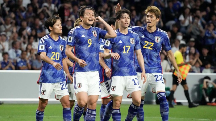HIROSHIMA, JAPAN - JUNE 11: Ayase Ueda (2nd L) of Japan celebrates with teammates after scoring the teams first goal during the FIFA World Cup Asian second qualifier Group B match between Japan and Syria at Edion Peace Wing Hiroshima on June 11, 2024 in Hiroshima, Japan. (Photo by Koji Watanabe/Getty Images)