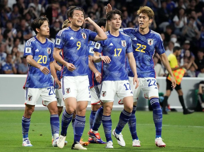 HIROSHIMA, JAPAN - JUNE 11: Ayase Ueda (2nd L) of Japan celebrates with teammates after scoring the team's first goal during the FIFA World Cup Asian second qualifier Group B match between Japan and Syria at Edion Peace Wing Hiroshima on June 11, 2024 in Hiroshima, Japan. (Photo by Koji Watanabe/Getty Images)