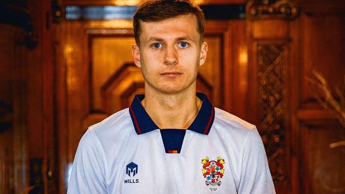 Tranmere Rovers dengan bangga memperkenalkan seragam kandang baru untuk musim 2024/2025. Jersey baru itu sekaligus untuk merayakan ulang tahun klub yang ke-140.