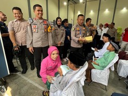 Bakti Kesehatan Polres Mojokerto Gelar Khitan hingga Operasi Katarak Massal