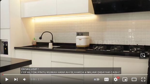 Dapur di rumah Arafah Rianti