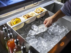 5 Manfaat Es Batu Selain untuk Tambahan Minuman