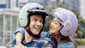 7 Foto Mesra Jonathan Frizzy & Ririn Dwi Ariyanti, Bikin Love Sign - Pelukan