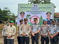 HUT Bhayangkara Ke-78, Polres-Kantor Imigrasi Polewali Mandar Tanam Pohon