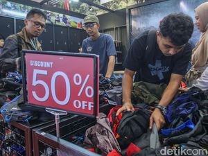 Promo di PRJ Kemayoran, Baju Diskon hingga 80 Persen Promo di PRJ Kemayoran, Baju Diskon hingga 80 Persen