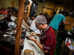 Melihat Pembuatan Perhiasan di Pasar Baru Jakarta