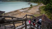 Menikmati Liburan di Talaga Bodas Garut