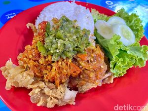 Modal Rp 15 Ribu Bisa Makan Ayam Geprek dan Soto Daging di Kantin SCBD Modal Rp 15 Ribu Bisa Makan Ayam Geprek dan Soto Daging di Kantin SCBD