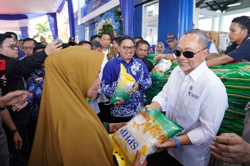 Momen Mendag Zulhas Cek Harga dan Stok Bahan Pokok di Bengkulu