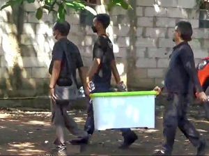 Densus 88 Amankan Bahan Peledak di Rumah Terduga Teroris Karawang Densus 88 Amankan Bahan Peledak di Rumah Terduga Teroris Karawang