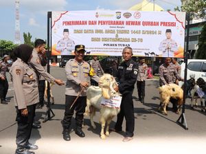 23 Hewan Kurban Disalurkan Polisi ke Ponpes, Masjid hingga Ormas di Tuban