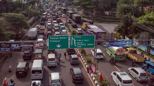 Potret Kepadatan Lalin di Puncak Bogor Saat Libur Panjang Idul Adha