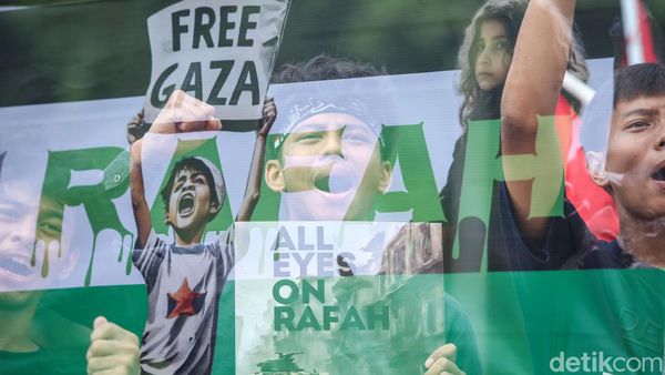 Potret Warga Gelar Aksi Bela Palestina di Tugu Proklamasi