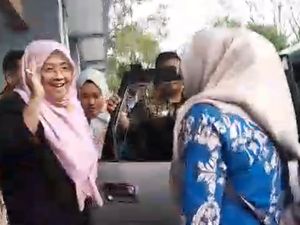 Intip Garasi Ketua DPRD Garut yang Minta Maaf Usai Ejek Guru Honorer Menangis Intip Garasi Ketua DPRD Garut yang Minta Maaf Usai Ejek Guru Honorer Menangis
