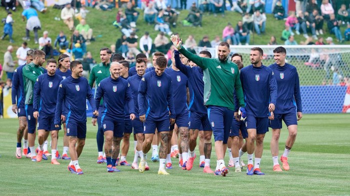11 June 2024, North Rhine-Westphalia, Iserlohn: Soccer, preparation for UEFA Euro 2024, Italy training in Iserlohn. Italys players around goalkeeper Gianluigi Donnarumma (in the green shirt) wave as they walk across the pitch during the Italian national soccer teams public training session. Photo: Bernd Thissen/dpa (Photo by Bernd Thissen/picture alliance via Getty Images)