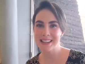 Gaya Arumi Bachsin Kondangan di Bojonegoro, Sederhana Namun Cantik Maksimal Gaya Arumi Bachsin Kondangan di Bojonegoro, Sederhana Namun Cantik Maksimal