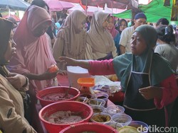 Penjual Bumbu Basah-Santan di Palembang Mulai Diserbu Emak-emak