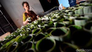 Potret Aktivitas di Kampung Lontong Surabaya