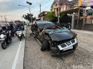 Kecelakaan Karambol 4 Mobil di Mojokerto, 1 Orang Tewas dan 3 Luka