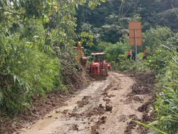 Jalan Penghubung 2 Desa di Muara Enim Tertutup Longsor, Sudah Bisa Dilalui