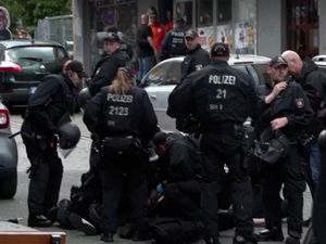 Detik-detik Polisi Jerman Tembak Pria Bersenjata di Dekat Venue Euro 2024 Detik-detik Polisi Jerman Tembak Pria Bersenjata di Dekat Venue Euro 2024