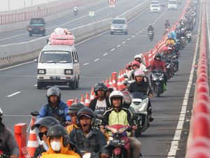 Potret Lalu Lintas Mudik Idul Adha di Jembatan Suramadu Potret Lalu Lintas Mudik Idul Adha di Jembatan Suramadu