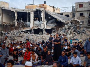 Warga Gaza Tak Bisa Salat dengan Nyaman, Masjid Hancur dan Krisis Air Warga Gaza Tak Bisa Salat dengan Nyaman, Masjid Hancur dan Krisis Air