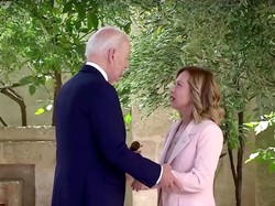 Momen Biden Kena Tegur PM Italia gegara Telat Datang