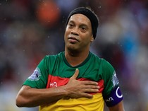 Tiba di Italia, Ronaldinho Comeback dan Siap Gabung Klub Serie C