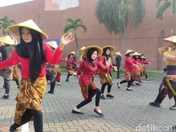 Tampil Lagi, Tari Tani Siring Kenang Peristiwa Lumpur Lapindo