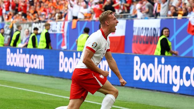 Soccer Football - Euro 2024 - Group D - Poland v Netherlands - Hamburg Volksparkstadion, Hamburg, Germany - June 16, 2024 Poland's Adam Buksa celebrates scoring their first goal REUTERS/Lisi Niesner