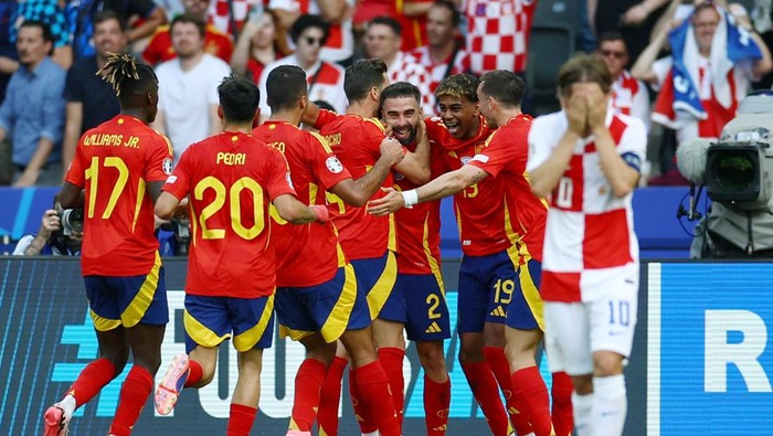 Soccer Football - Euro 2024 - Group B - Spain v Croatia - Berlin Olympiastadion, Berlin, Germany - June 15, 2024 Spains Dani Carvajal celebrates scoring their third goal with teammates REUTERS/Kacper Pempel