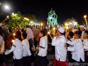 Takbiran Keliling Sambut Idul Adha di Surabaya