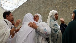 Tangis Haru Jemaah Haji Saat Lempar Jumrah
