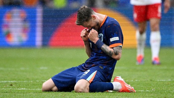 Soccer Football - Euro 2024 - Group D - Poland v Netherlands - Hamburg Volksparkstadion, Hamburg, Germany - June 16, 2024 Netherlands Wout Weghorst celebrates after the match REUTERS/Annegret Hilse     TPX IMAGES OF THE DAY