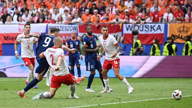 Soccer Football - Euro 2024 - Group D - Poland v Netherlands - Hamburg Volksparkstadion, Hamburg, Germany - June 16, 2024 Netherlands' Wout Weghorst scores their second goal REUTERS/Annegret Hilse