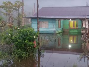 21 Rumah di Maidi Terendam Banjir, Pemkot Tidore Bantah karena Tanggul Jebol 21 Rumah di Maidi Terendam Banjir, Pemkot Tidore Bantah karena Tanggul Jebol