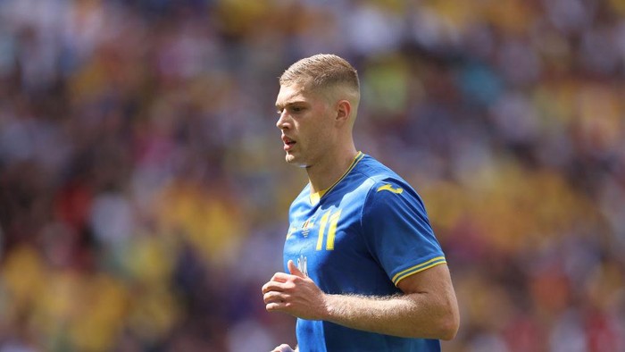MUNICH, GERMANY - JUNE 17: Artem Dovbyk of Ukraine  during the UEFA EURO 2024 group stage match between Romania and Ukraine at Munich Football Arena on June 17, 2024 in Munich, Germany. (Photo by Catherine Ivill - AMA/Getty Images)
