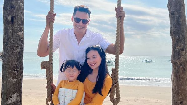 Foto Asmirandah-Jonas Rivanno Liburan ke Bali, Paras Cantik Anak Curi Atensi