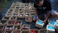 Bye Plastik! Ada Bungkus Daging Kurban Ramah Lingkungan dari Bambu