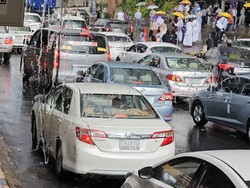 Hujan Deras Disertai Petir Guyur Kawasan Syisyah Arab Saudi