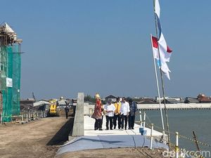 Jokowi Cek Tanggul Laut di Semarang, Rampung Bulan Agustus
