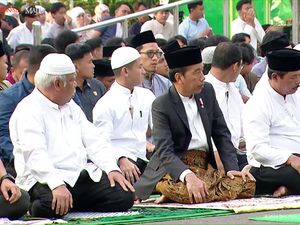 Jokowi Salat Idul Adha di Simpang Lima Semarang