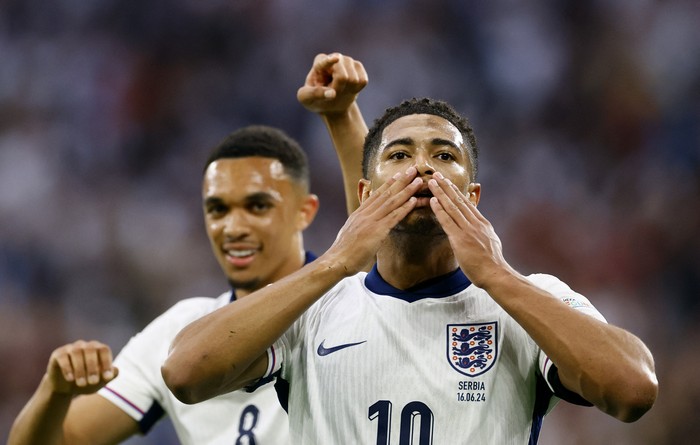 Soccer Football - Euro 2024 - Group C - Serbia v England - Arena AufSchalke, Gelsenkirchen, Germany - June 16, 2024 Englands Jude Bellingham celebrates scoring their first goal REUTERS/Wolfgang Rattay