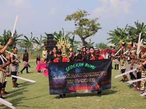 Meriahnya Karnaval di Kaliombo Jepara, Kenalkan Potensi Desa Lewat Sedekah Bumi Meriahnya Karnaval di Kaliombo Jepara, Kenalkan Potensi Desa Lewat Sedekah Bumi
