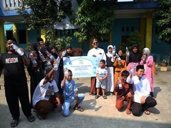 Le Minerale Bagikan Hewan Kurban & Donasi ke Pesantren di Jakarta Timur