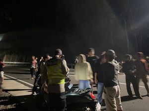 Viral Rombongan Motor Bawa Sajam di Patuk Gunungkidul, Ini Kata Polisi Viral Rombongan Motor Bawa Sajam di Patuk Gunungkidul, Ini Kata Polisi