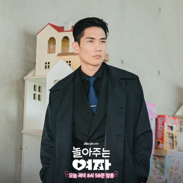 Potret Um Tae Goo dalam drama 'My Sweet Mobster'