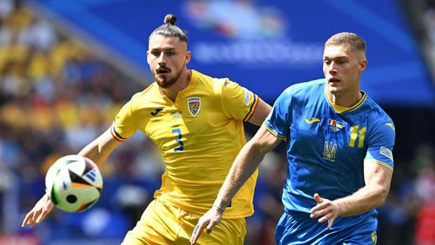 Soccer Football - Euro 2024 - Group E - Romania v Ukraine - Munich Football Arena, Munich, Germany - June 17, 2024 Romania's Radu Dragusin in action with Ukraine's Artem Dovbyk REUTERS/Angelika Warmuth