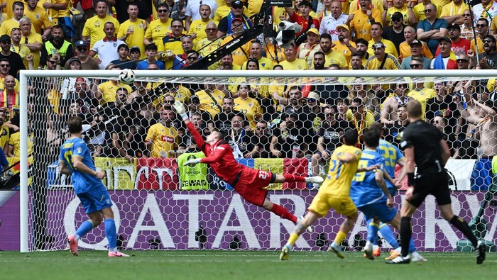 Soccer Football - Euro 2024 - Group E - Romania v Ukraine - Munich Football Arena, Munich, Germany - June 17, 2024 Romanias Nicolae Stanciu scores their first goal past Ukraines Andriy Lunin REUTERS/Angelika Warmuth
